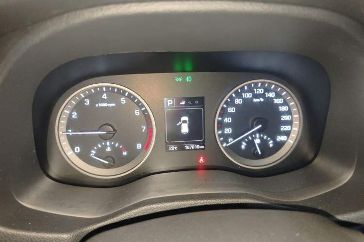 Used Hyundai Tucson 2015 1.6T Dual-Clutch Two-Wheel-Drive Leading Model Instrument Cluster