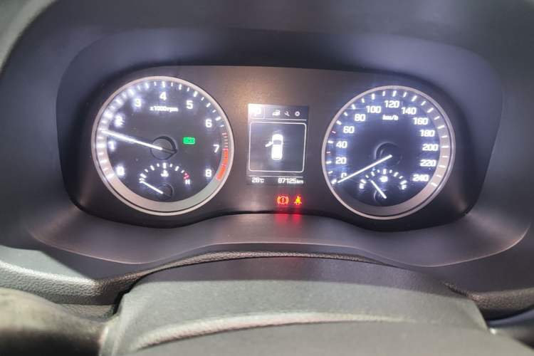 Used Hyundai Tucson 2015 1.6T Dual-Clutch Two-Wheel-Drive Smart Model Instrument Cluster