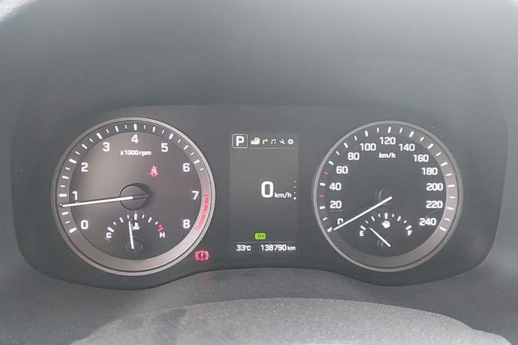Used Hyundai Tucson 2015 1.6T Dual-Clutch Four-Wheel Drive Flagship Model Instrument Cluster