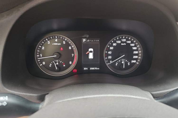 Used Hyundai Tucson 2015 1.6T Dual-Clutch Four-Wheel Drive Flagship Model Instrument Cluster
