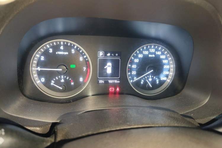 Used Hyundai Tucson 2015 1.6T Dual-Clutch Two-Wheel-Drive Leading Model Instrument Cluster