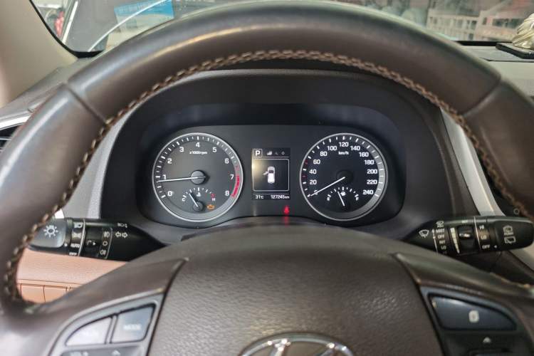 Used Hyundai Tucson 2015 1.6T Dual-Clutch Two-Wheel-Drive Smart Model Instrument Cluster