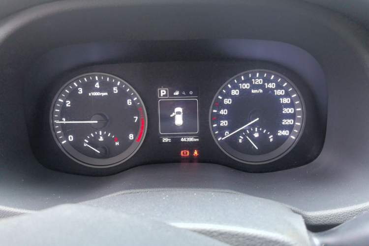 Used Hyundai Tucson 2015 1.6T Dual-Clutch Two-Wheel-Drive Smart Model Instrument Cluster