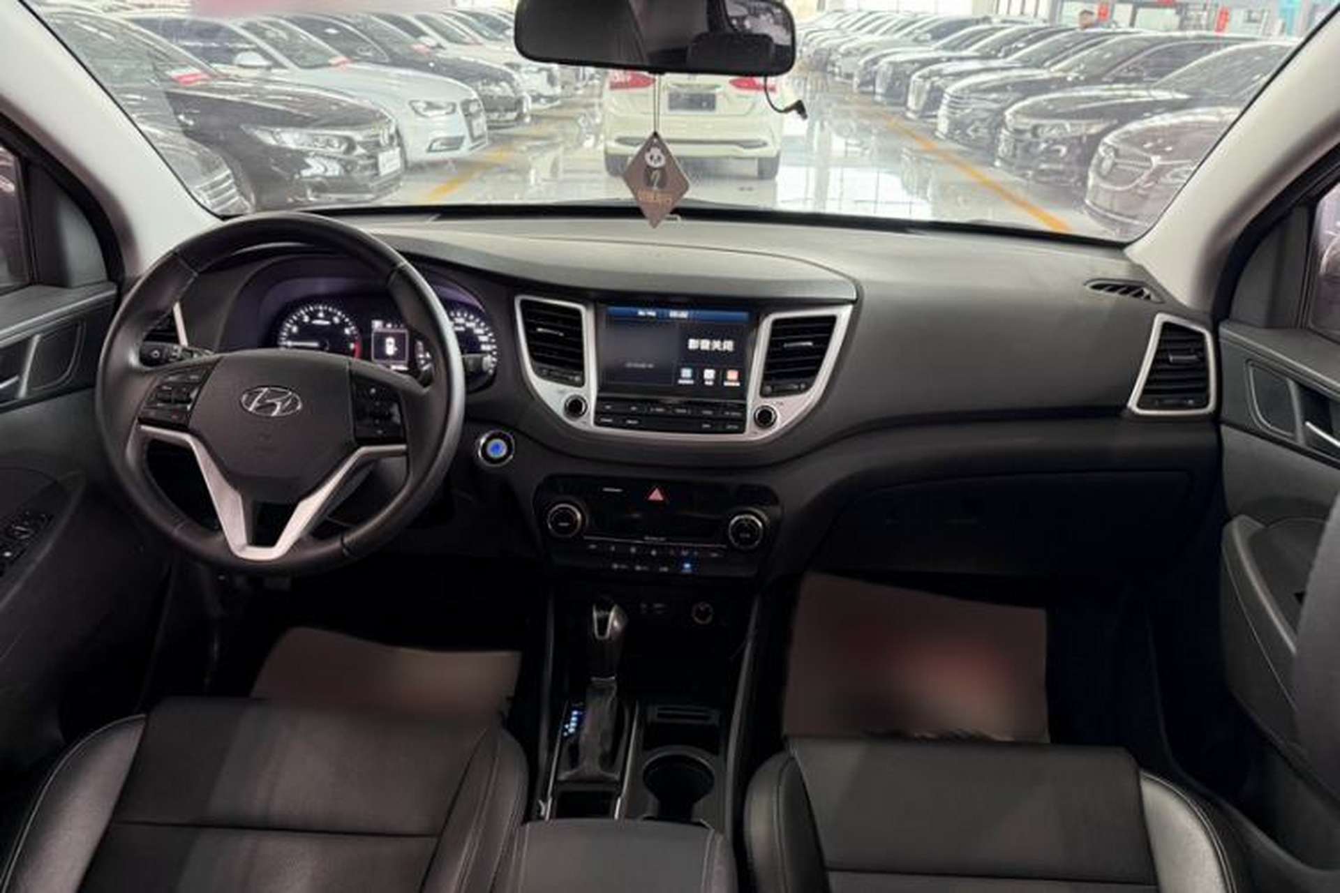 Used Hyundai Tucson 2015 1.6T Dual-Clutch Two-Wheel-Drive Smart Model Interior 1