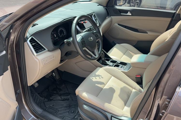 Used Hyundai Tucson 2015 1.6T Dual-Clutch Two-Wheel-Drive Leading Model Interior 1