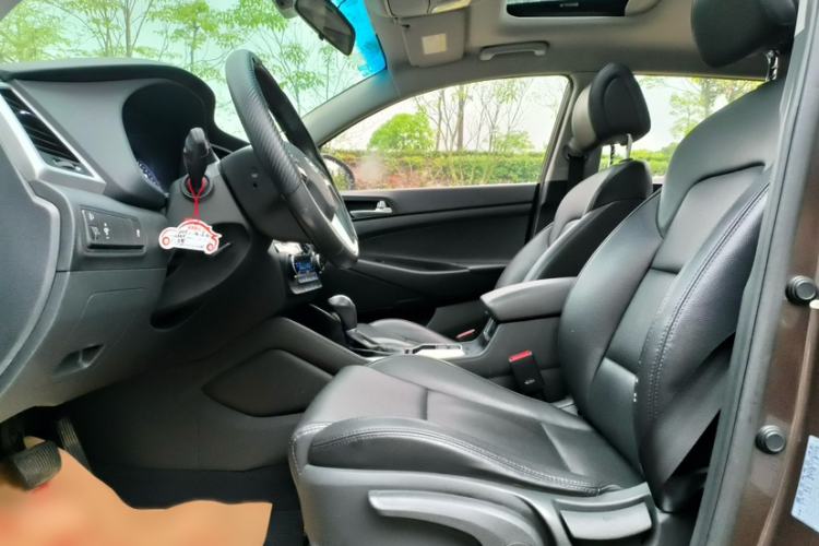 Used Hyundai Tucson 2015 1.6T Dual-Clutch Two-Wheel-Drive Smart Model Interior 2