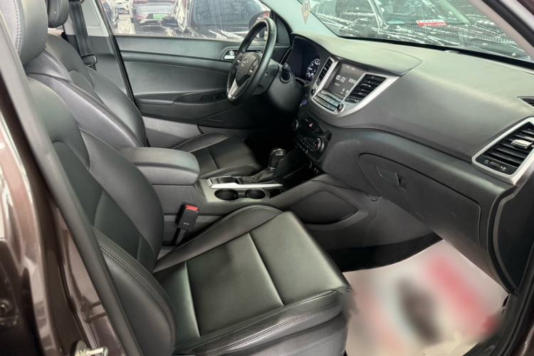 Used Hyundai Tucson 2015 1.6T Dual-Clutch Two-Wheel-Drive Smart Model Interior 2