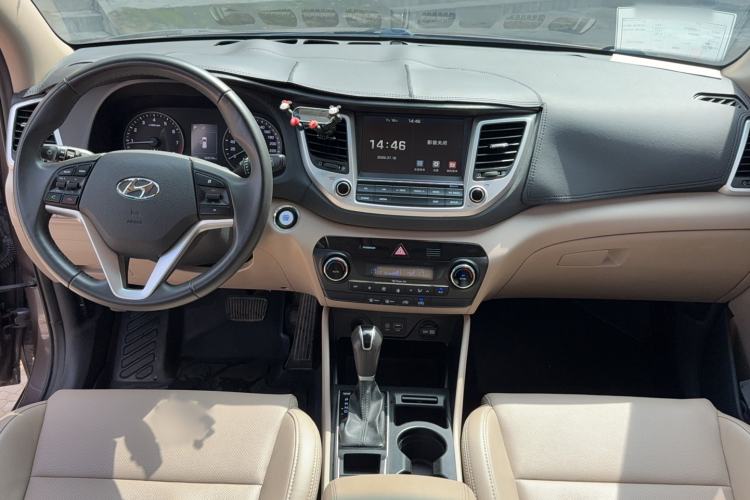 Used Hyundai Tucson 2015 1.6T Dual-Clutch Two-Wheel-Drive Leading Model Interior 3