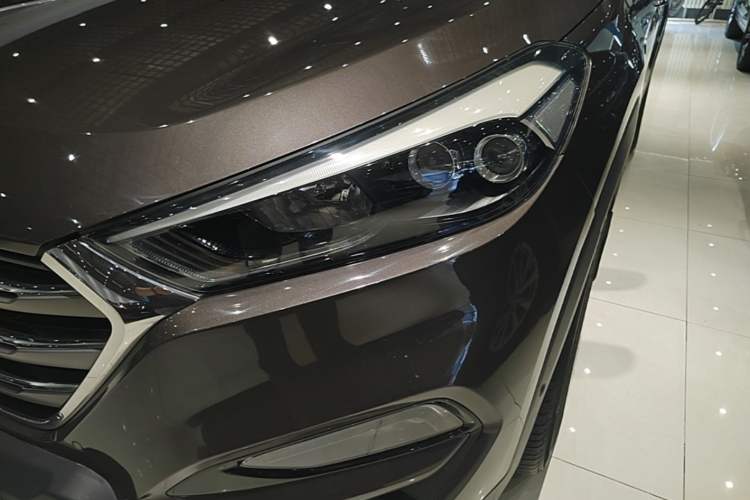 Used Hyundai Tucson 2015 1.6T Dual-Clutch Four-Wheel Drive Flagship Model Left Front Headlight