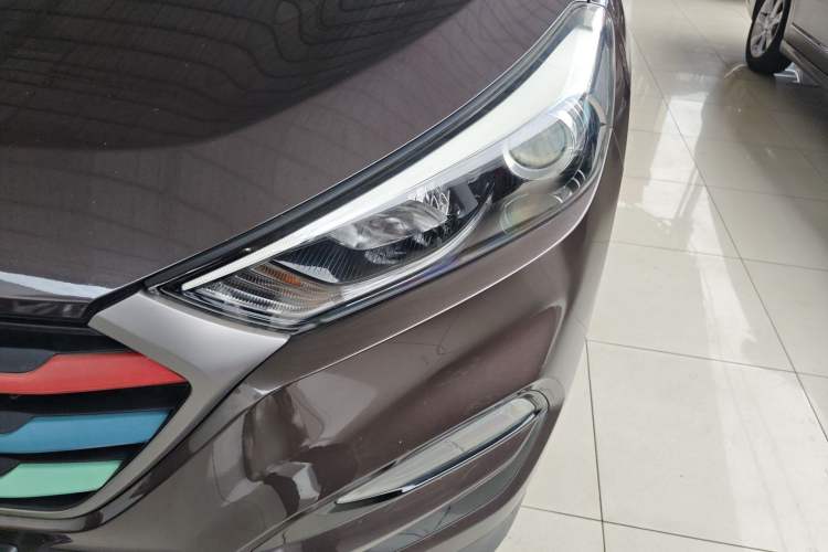 Used Hyundai Tucson 2015 1.6T Dual-Clutch Two-Wheel-Drive Leading Model Left Front Headlight