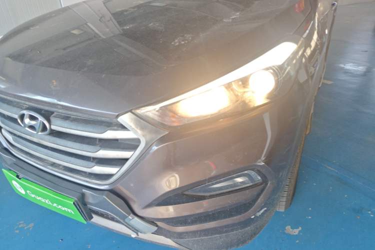 Used Hyundai Tucson 2015 1.6T Dual-Clutch Two-Wheel-Drive Smart Model Left Front Headlight