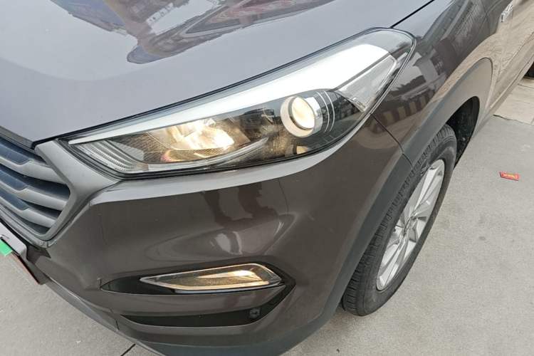 Used Hyundai Tucson 2015 1.6T Dual-Clutch Two-Wheel-Drive Smart Model Left Front Headlight