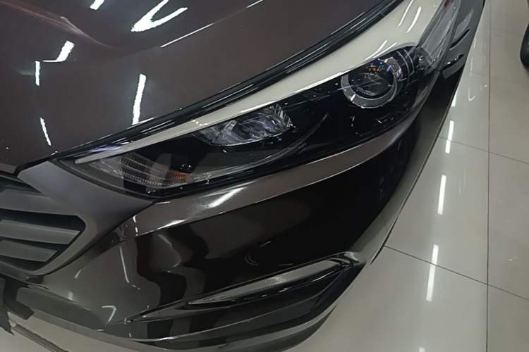 Used Hyundai Tucson 2015 1.6T Dual-Clutch Two-Wheel-Drive Smart Model Left Front Headlight
