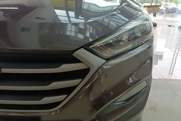 Used Hyundai Tucson 2015 1.6T Dual-Clutch Two-Wheel-Drive Smart Model Left Front Headlight