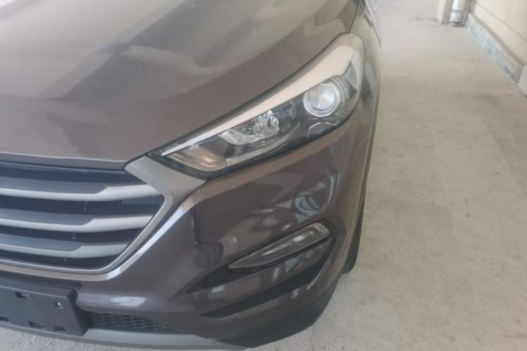 Used Hyundai Tucson 2015 1.6T Dual-Clutch Two-Wheel-Drive Smart Model Left Front Headlight