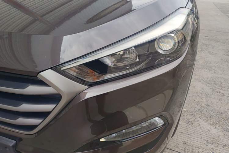 Used Hyundai Tucson 2015 1.6T Dual-Clutch Two-Wheel-Drive Smart Model Left Front Headlight