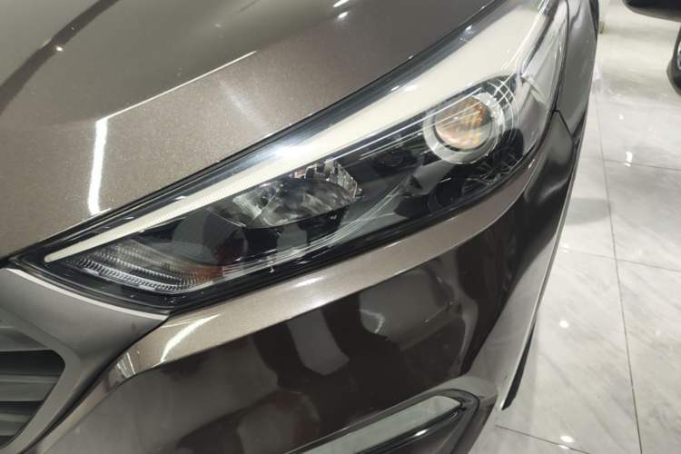 Used Hyundai Tucson 2015 1.6T Dual-Clutch Two-Wheel-Drive Smart Model Left Front Headlight