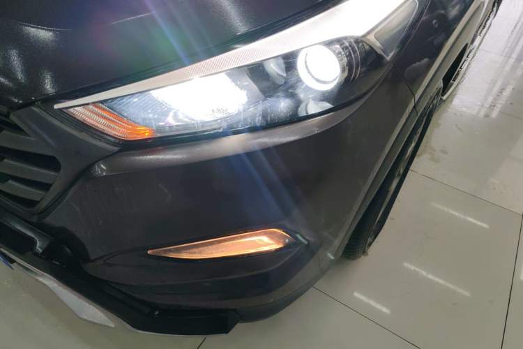 Used Hyundai Tucson 2015 1.6T Dual-Clutch Two-Wheel-Drive Smart Model Left Front Headlight
