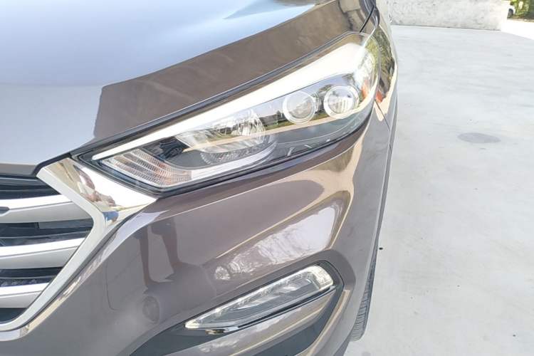 Used Hyundai Tucson 2015 1.6T Dual-Clutch Four-Wheel Drive Flagship Model Left Front Headlight