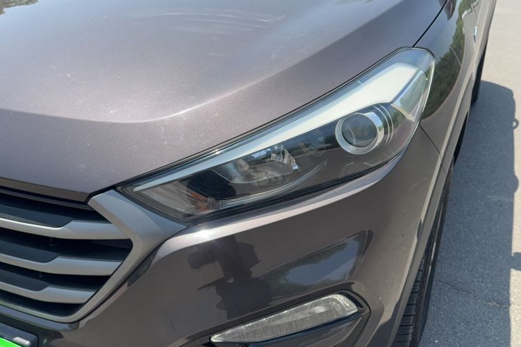 Used Hyundai Tucson 2015 1.6T Dual-Clutch Two-Wheel-Drive Smart Model Left Front Headlight