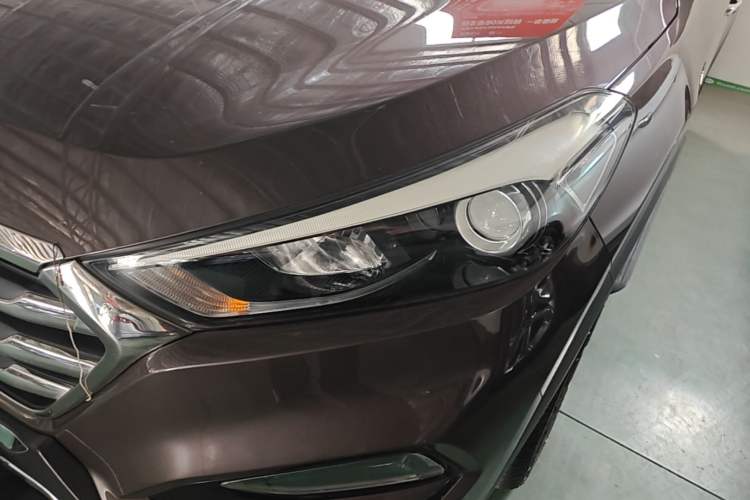 Used Hyundai Tucson 2015 1.6T Dual-Clutch Two-Wheel-Drive Smart Model Left Front Headlight