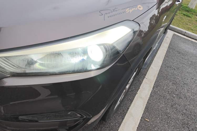 Used Hyundai Tucson 2015 1.6T Dual-Clutch Two-Wheel-Drive Smart Model Left Front Headlight