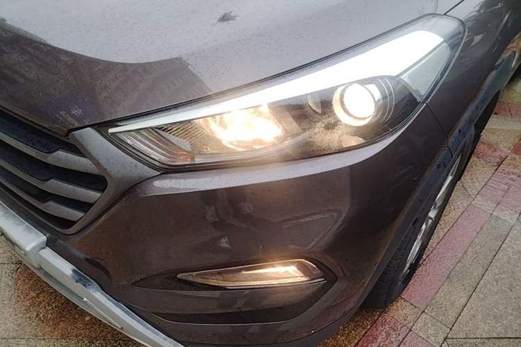 Used Hyundai Tucson 2015 1.6T Dual-Clutch Two-Wheel-Drive Smart Model Left Front Headlight