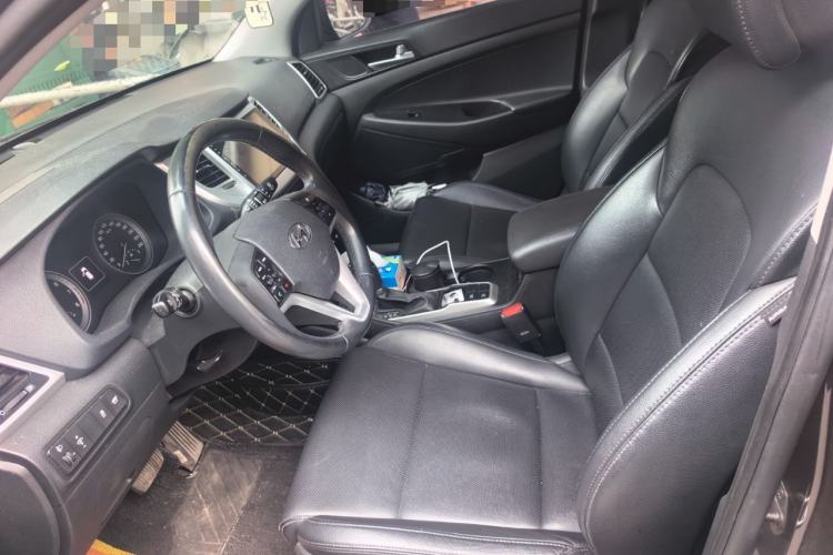 Used Hyundai Tucson 2015 2.0L Automatic Two-Wheel Drive Smart Version Left Front Seat