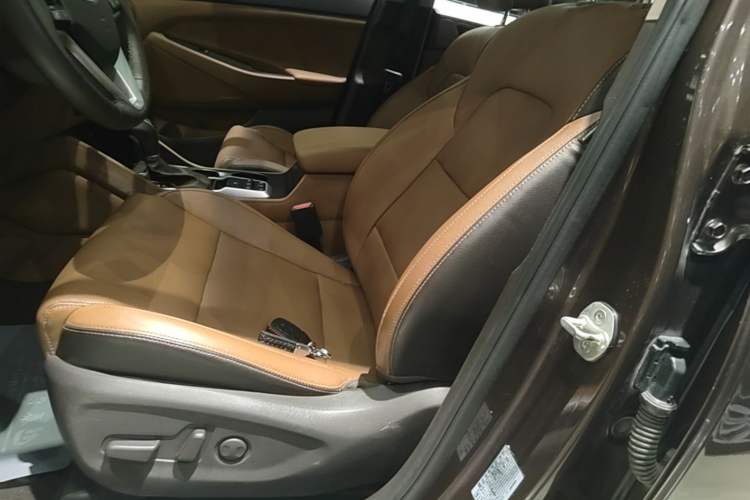 Used Hyundai Tucson 2015 1.6T Dual-Clutch Four-Wheel Drive Flagship Model Left Front Seat