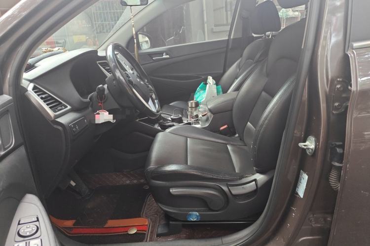 Used Hyundai Tucson 2015 1.6T Dual-Clutch Two-Wheel-Drive Smart Model Left Front Seat