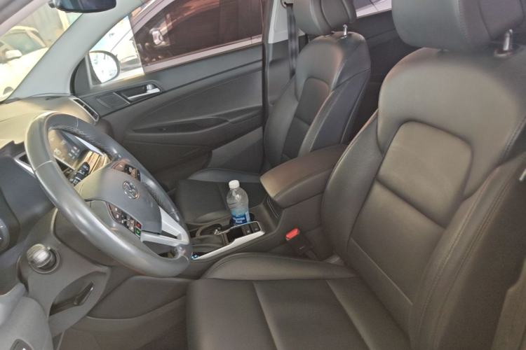 Used Hyundai Tucson 2015 1.6T Dual-Clutch Two-Wheel-Drive Smart Model Left Front Seat