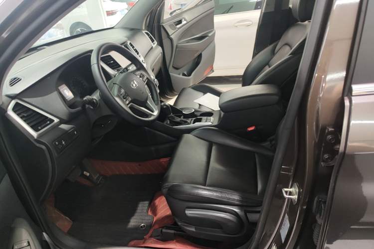 Used Hyundai Tucson 2015 1.6T Dual-Clutch Two-Wheel-Drive Smart Model Left Front Seat