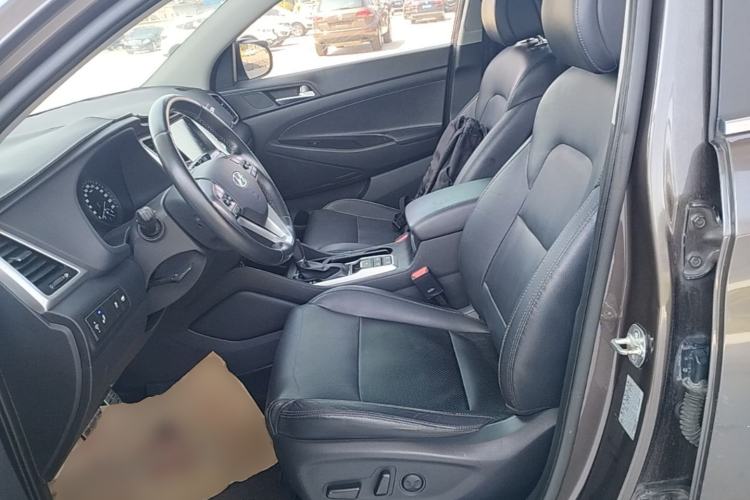 Used Hyundai Tucson 2015 1.6T Dual-Clutch Four-Wheel Drive Flagship Model Left Front Seat