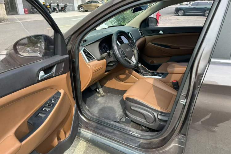 Used Hyundai Tucson 2015 1.6T Dual-Clutch Two-Wheel-Drive Smart Model Left Front Seat