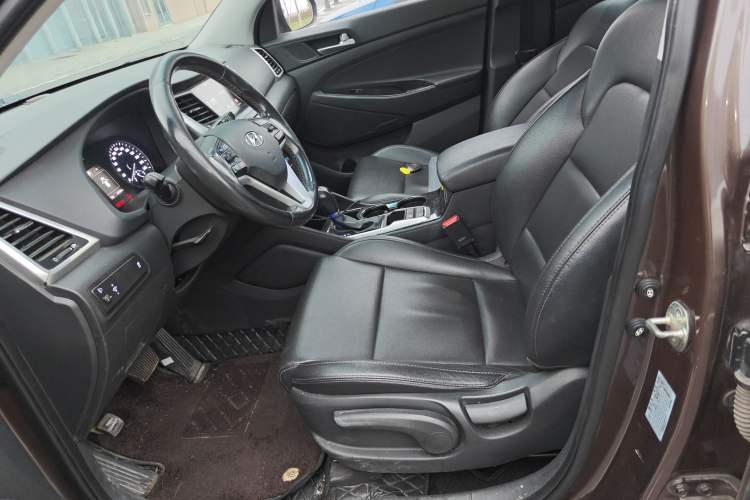 Used Hyundai Tucson 2015 1.6T Dual-Clutch Two-Wheel-Drive Smart Model Left Front Seat
