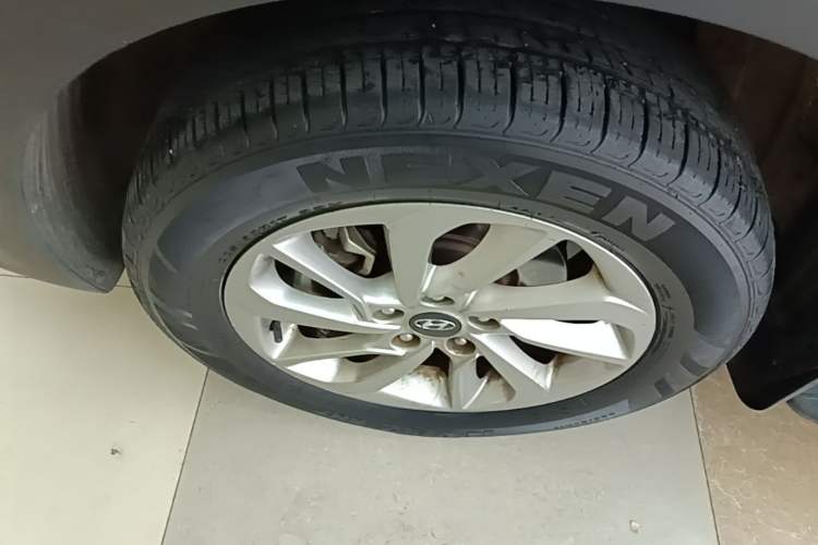Used Hyundai Tucson 2015 1.6T Dual-Clutch Two-Wheel-Drive Smart Model Left Front Wheel Hub