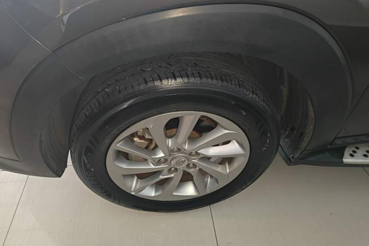 Used Hyundai Tucson 2015 1.6T Dual-Clutch Two-Wheel-Drive Smart Model Left Front Wheel Hub