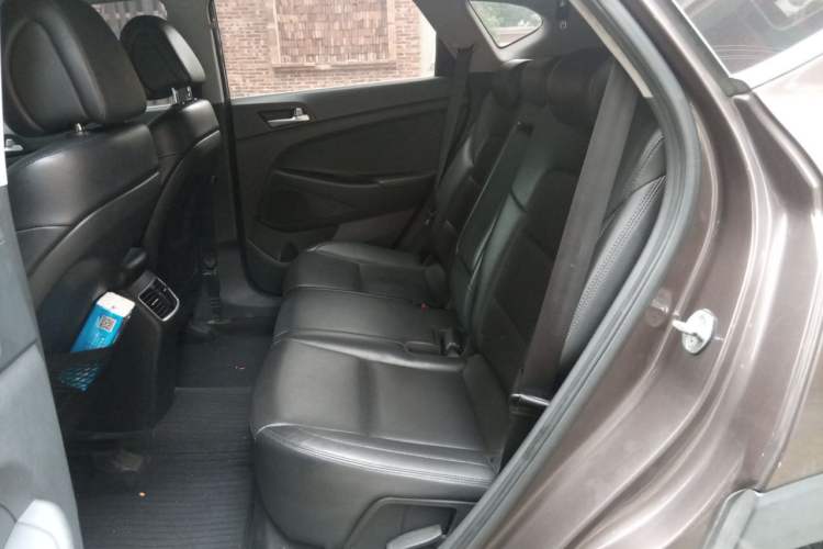 Used Hyundai Tucson 2015 1.6T Dual-Clutch Two-Wheel-Drive Smart Model Left Rear Seat