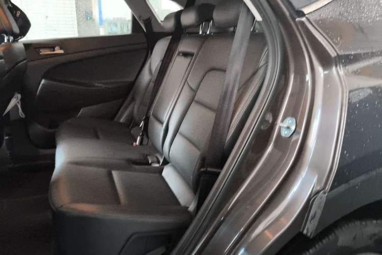 Used Hyundai Tucson 2015 1.6T Dual-Clutch Two-Wheel-Drive Smart Model Left Rear Seat
