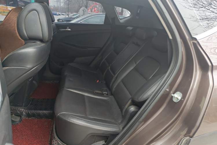 Used Hyundai Tucson 2015 1.6T Dual-Clutch Two-Wheel-Drive Smart Model Left Rear Seat