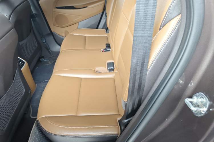 Used Hyundai Tucson 2015 1.6T Dual-Clutch Two-Wheel-Drive Leading Model Left Rear Seat
