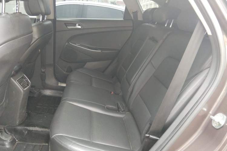 Used Hyundai Tucson 2015 1.6T Dual-Clutch Two-Wheel-Drive Smart Model Left Rear Seat