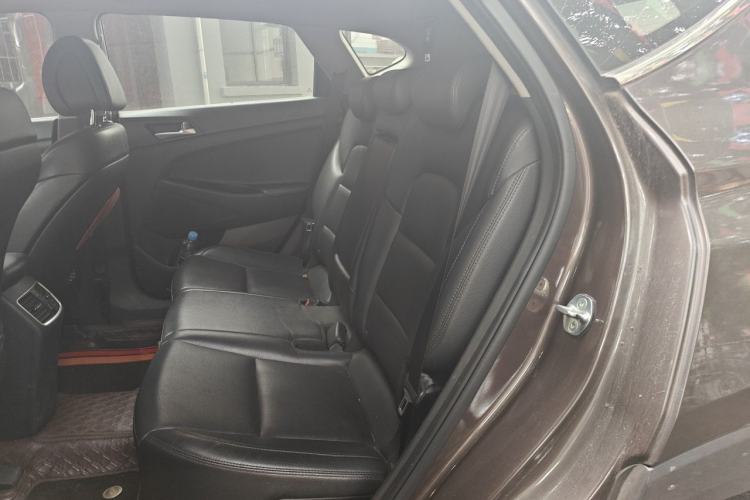 Used Hyundai Tucson 2015 1.6T Dual-Clutch Two-Wheel-Drive Smart Model Left Rear Seat