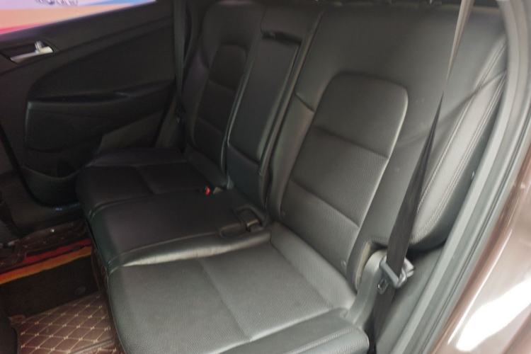 Used Hyundai Tucson 2015 1.6T Dual-Clutch Two-Wheel-Drive Leading Model Left Rear Seat