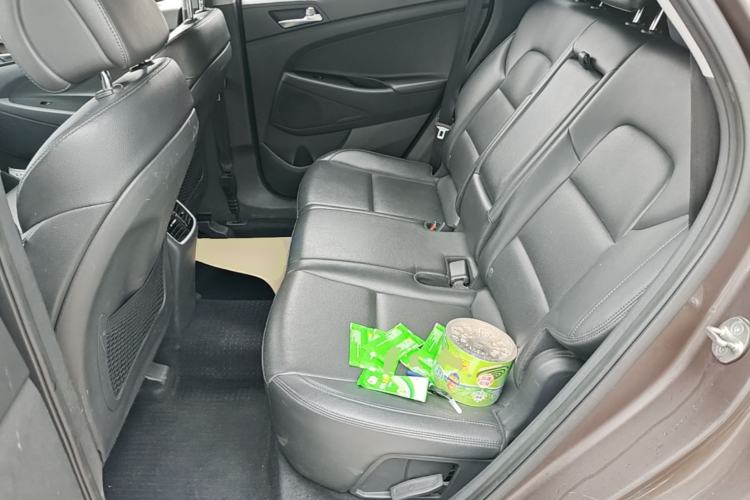 Used Hyundai Tucson 2015 1.6T Dual-Clutch Two-Wheel-Drive Smart Model Left Rear Seat
