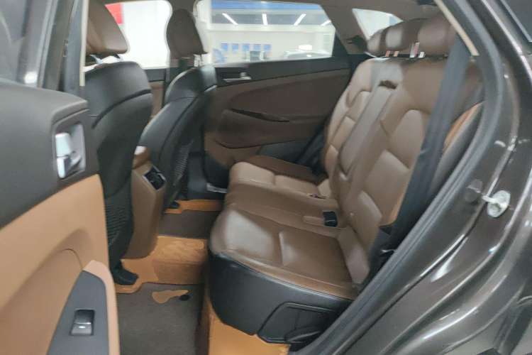 Used Hyundai Tucson 2015 1.6T Dual-Clutch Four-Wheel Drive Flagship Model Left Rear Seat