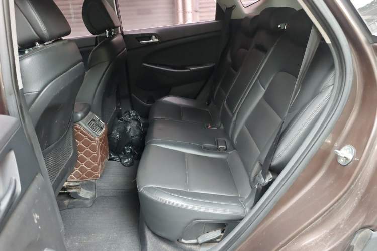 Used Hyundai Tucson 2015 1.6T Dual-Clutch Two-Wheel-Drive Smart Model Left Rear Seat