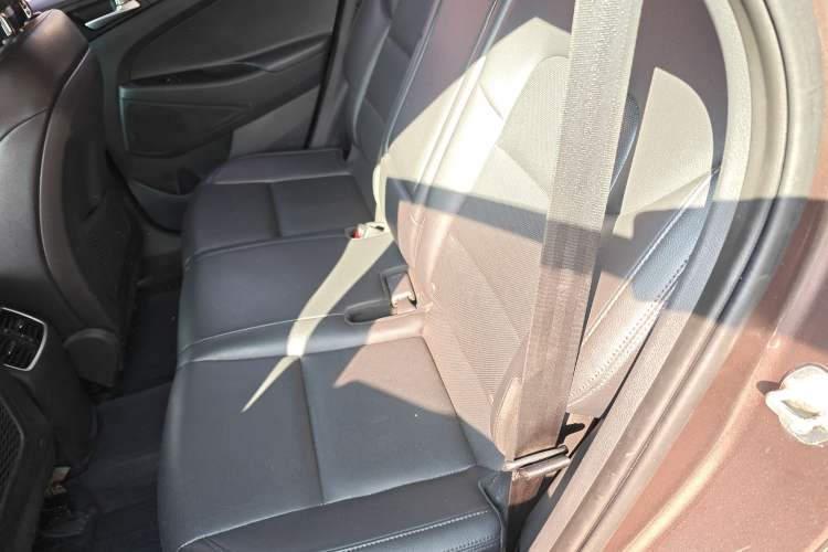 Used Hyundai Tucson 2015 1.6T Dual-Clutch Two-Wheel-Drive Smart Model Left Rear Seat