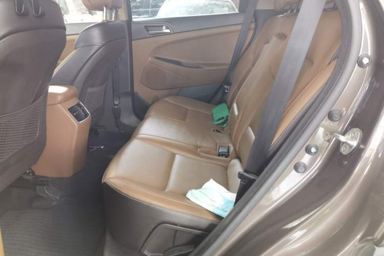 Used Hyundai Tucson 2015 1.6T Dual-Clutch Two-Wheel-Drive Smart Model Left Rear Seat