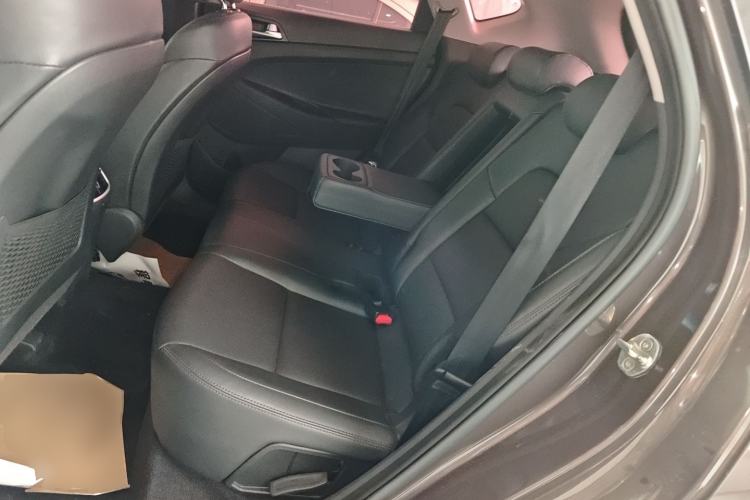 Used Hyundai Tucson 2015 1.6T Dual-Clutch Two-Wheel-Drive Smart Model Left Rear Seat